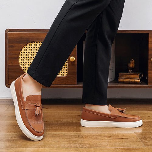 Casual Sports Shoes Stylish And Versatile